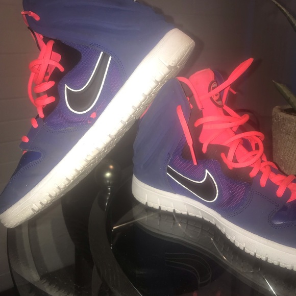 NIKE BASKETBALL SHOES - Picture 5 of 7